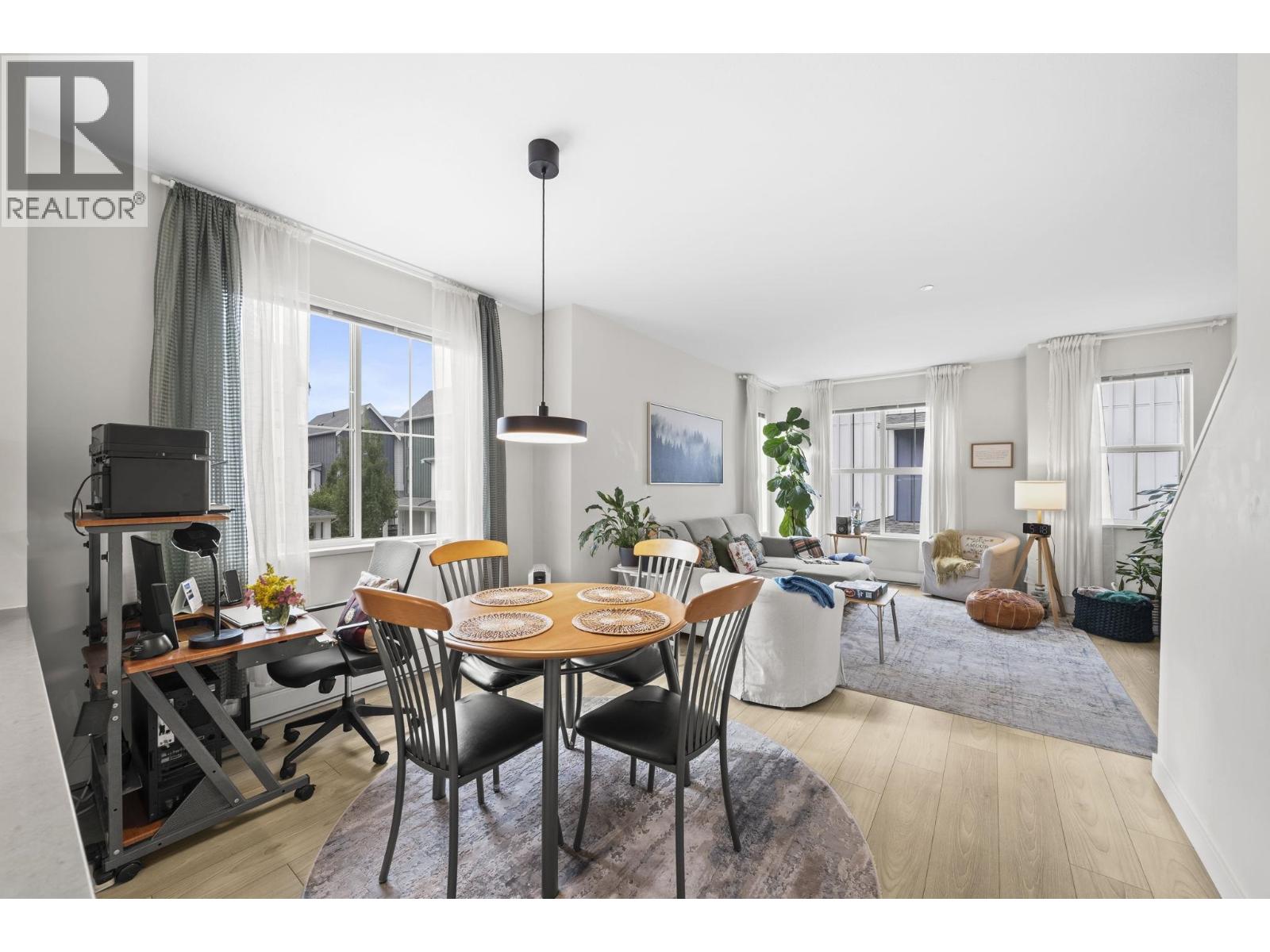 64 488 FURNESS STREET, New Westminster