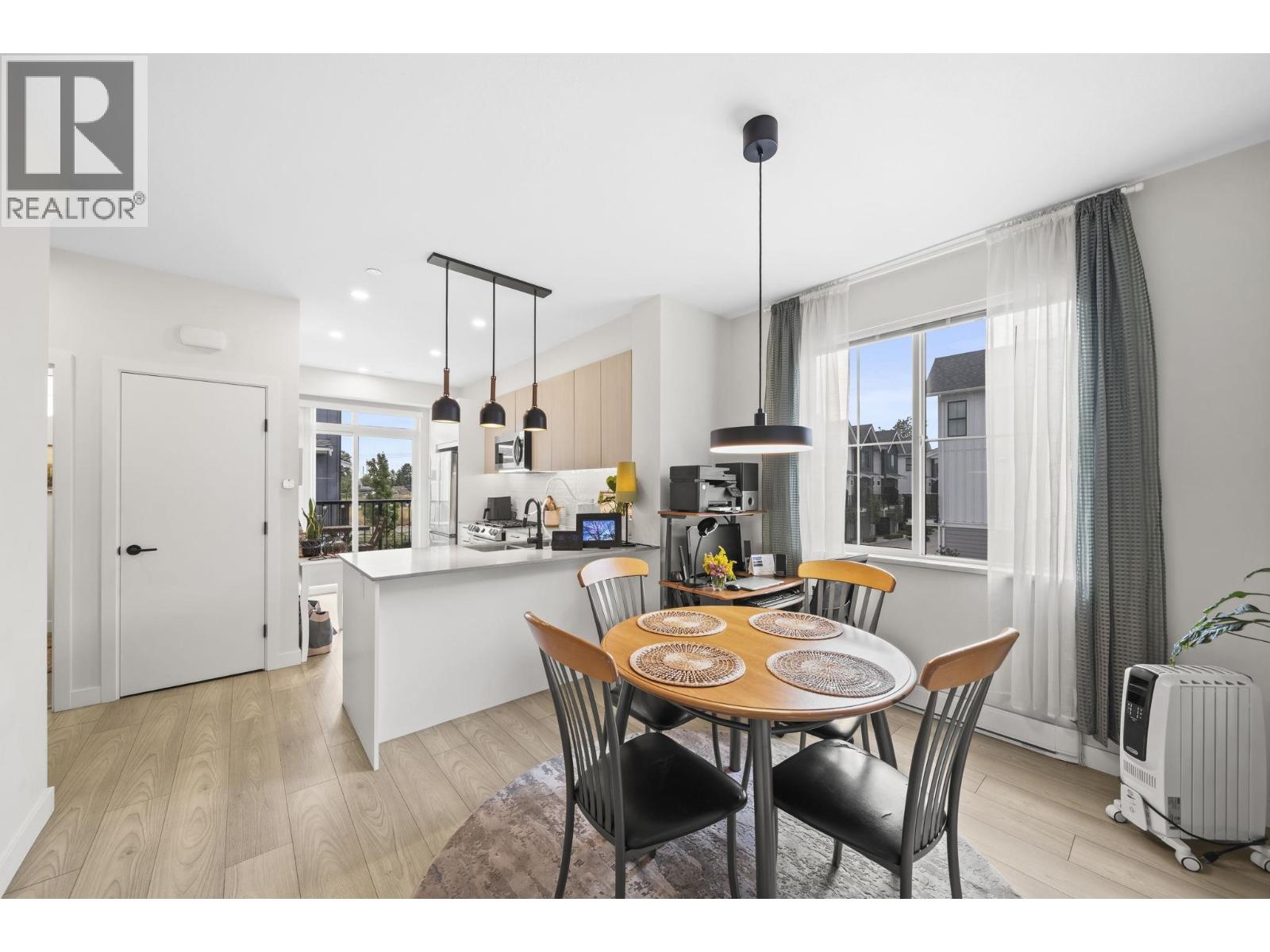64 488 FURNESS STREET, New Westminster