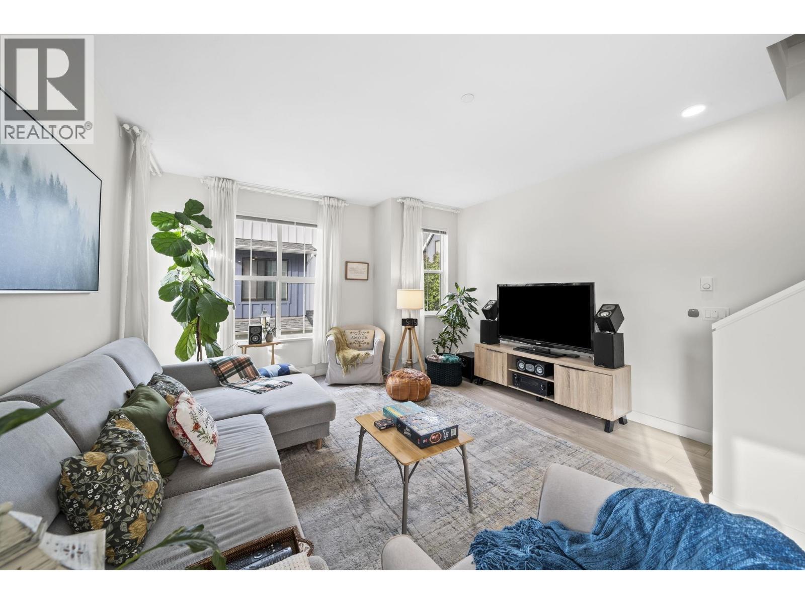 64 488 FURNESS STREET, New Westminster