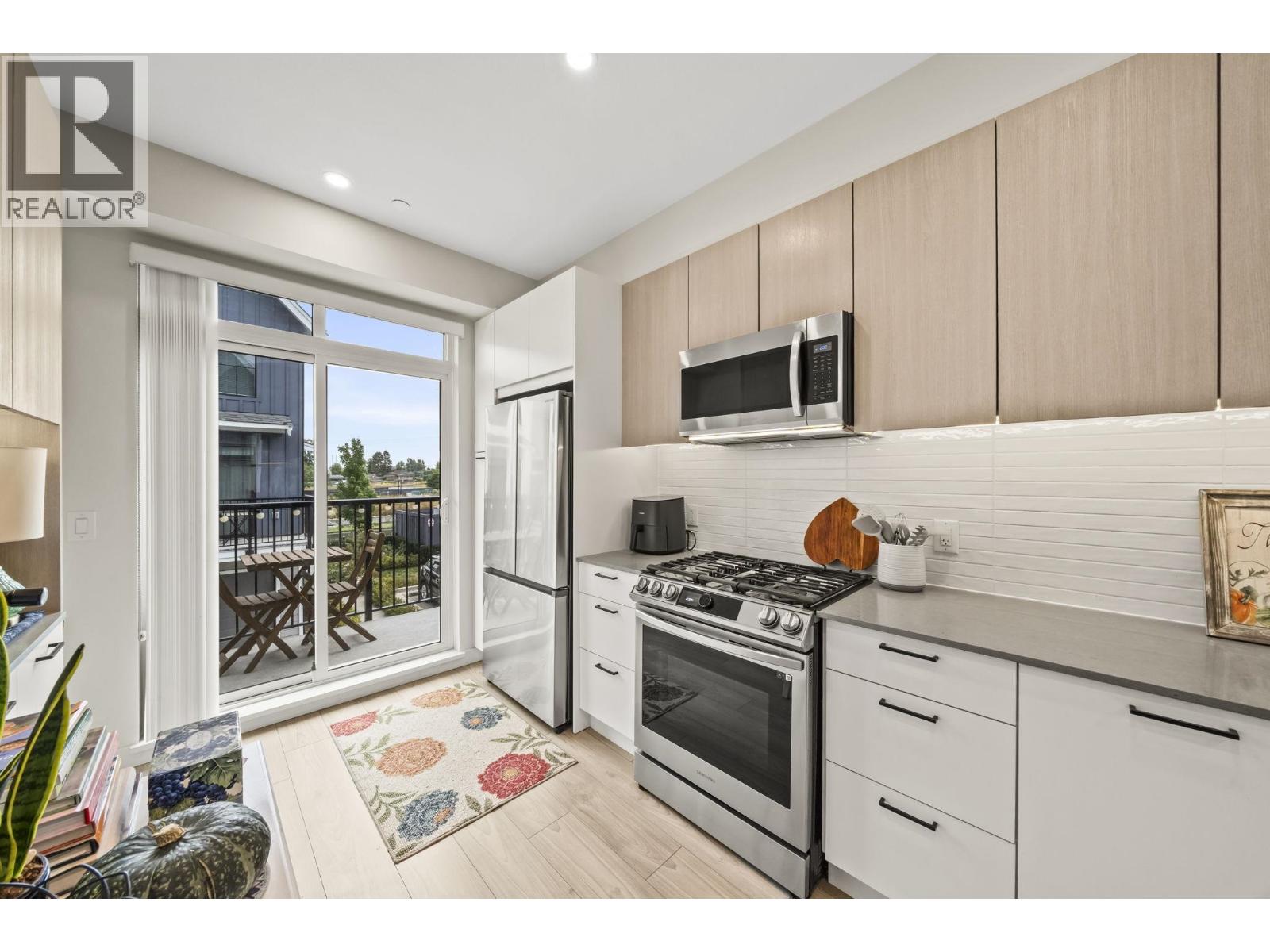 64 488 FURNESS STREET, New Westminster