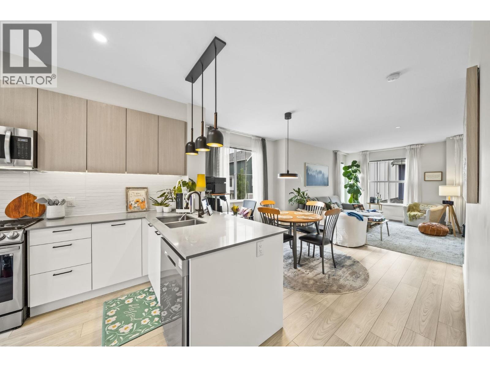 64 488 FURNESS STREET, New Westminster