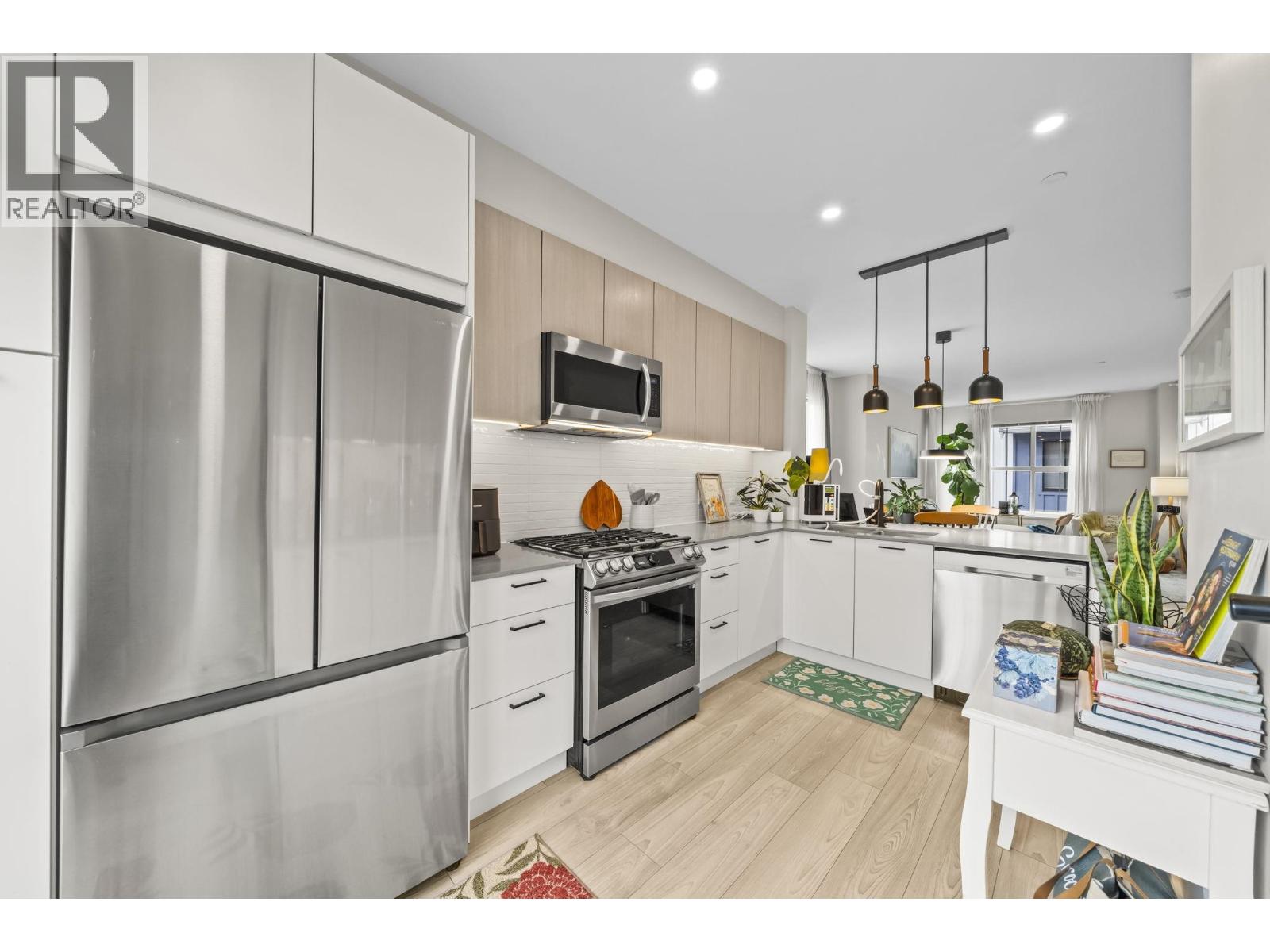 64 488 FURNESS STREET, New Westminster