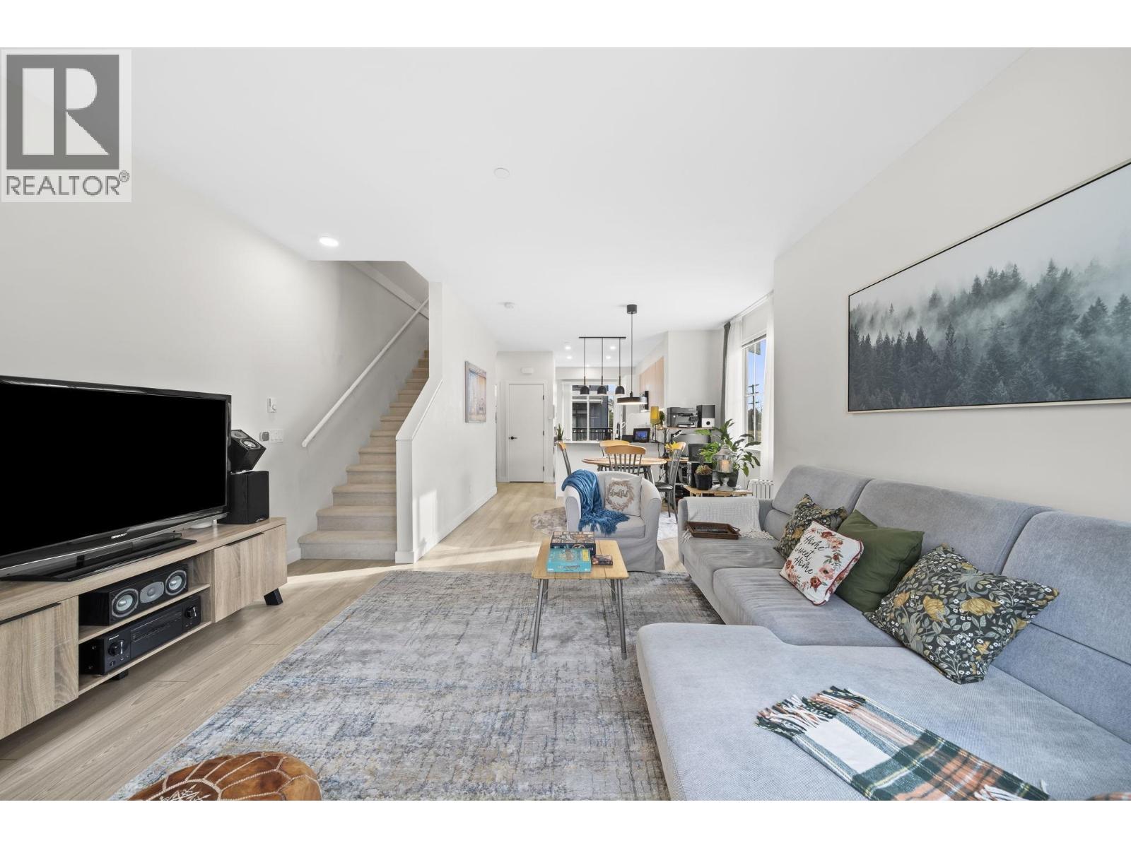 64 488 FURNESS STREET, New Westminster
