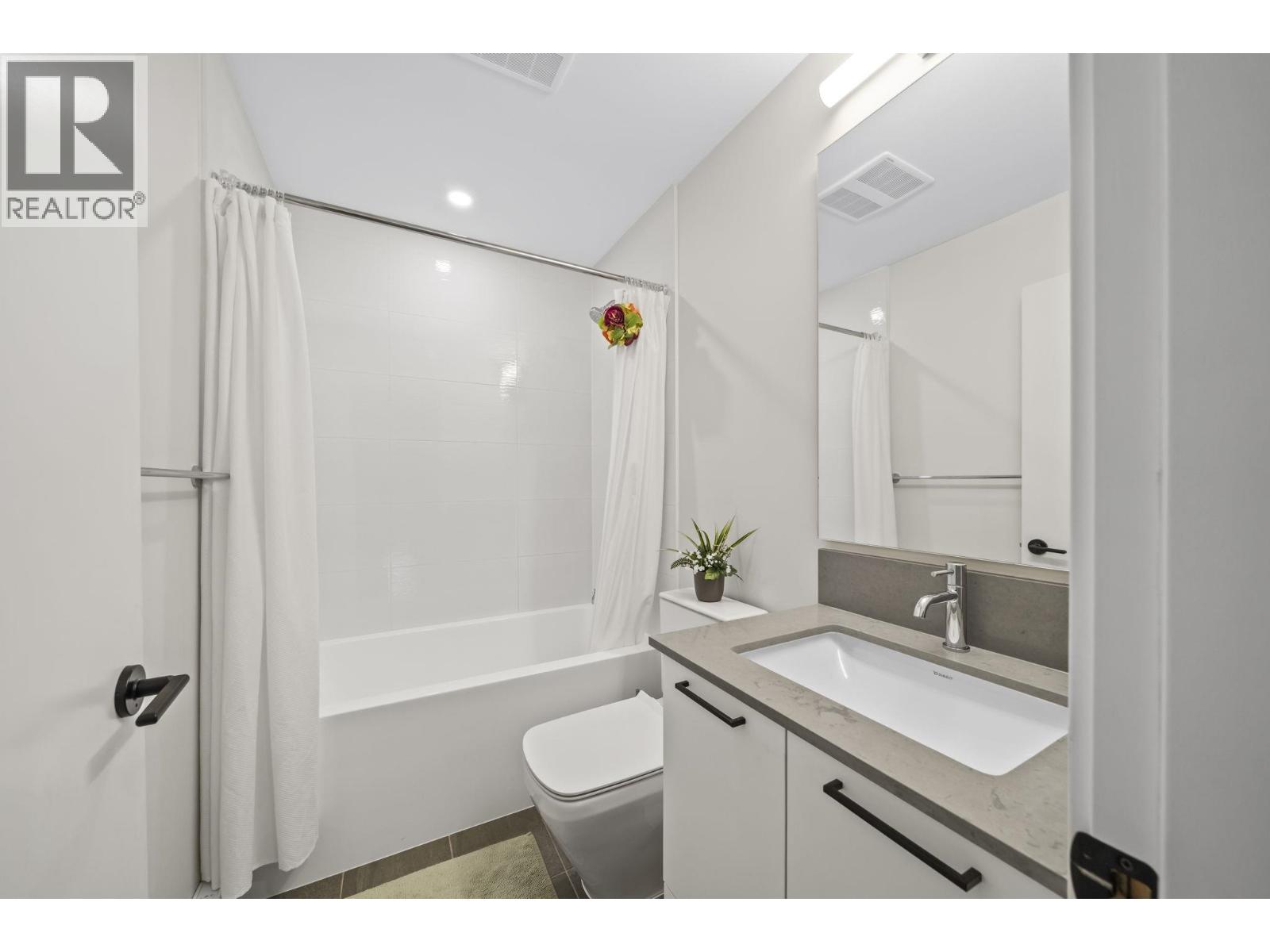 64 488 FURNESS STREET, New Westminster