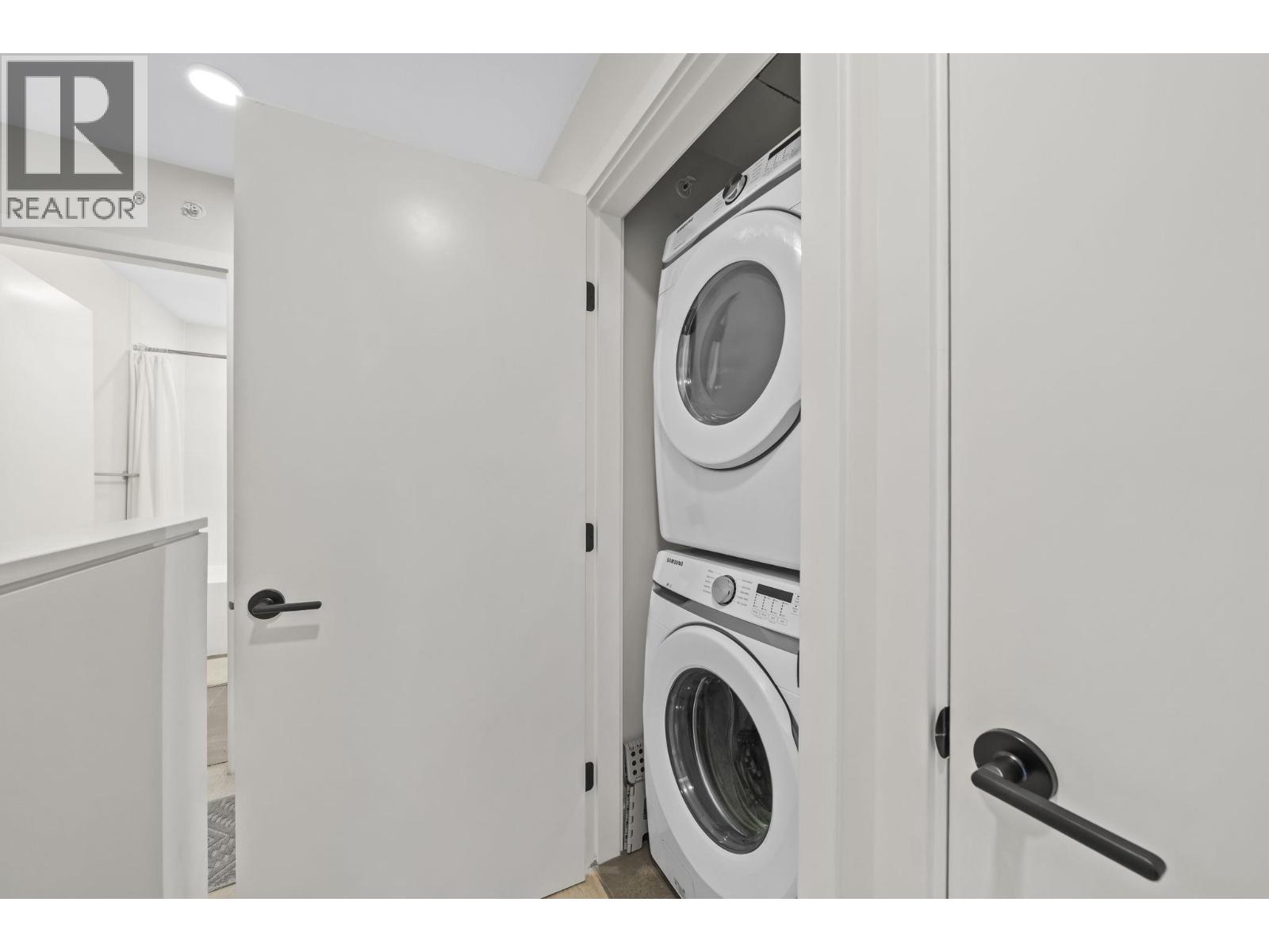 64 488 FURNESS STREET, New Westminster