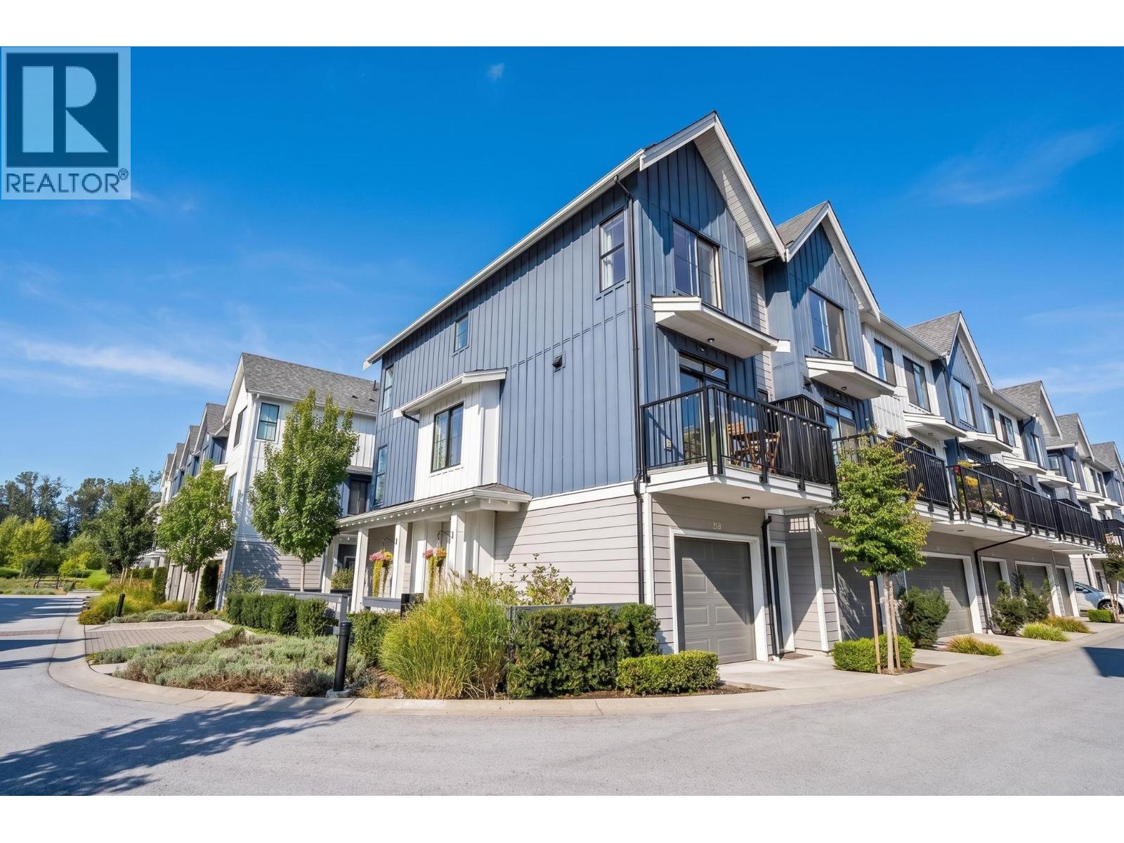 64 488 FURNESS STREET, New Westminster