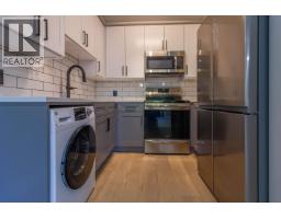201 1948 Coquitlam Avenue, Port Coquitlam, BC V3B1J3 Photo 9