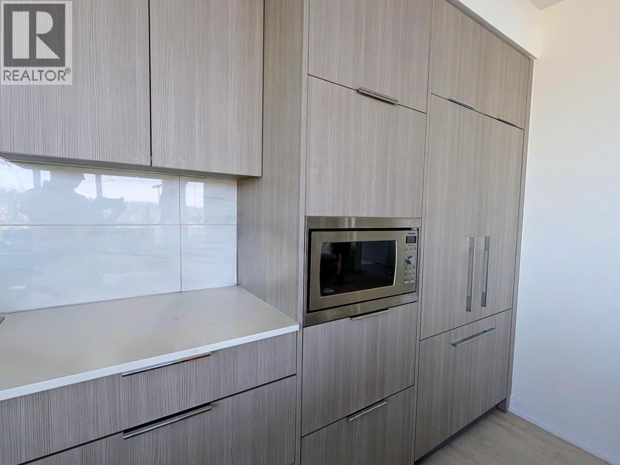 2704 1401 HUNTER STREET, North Vancouver