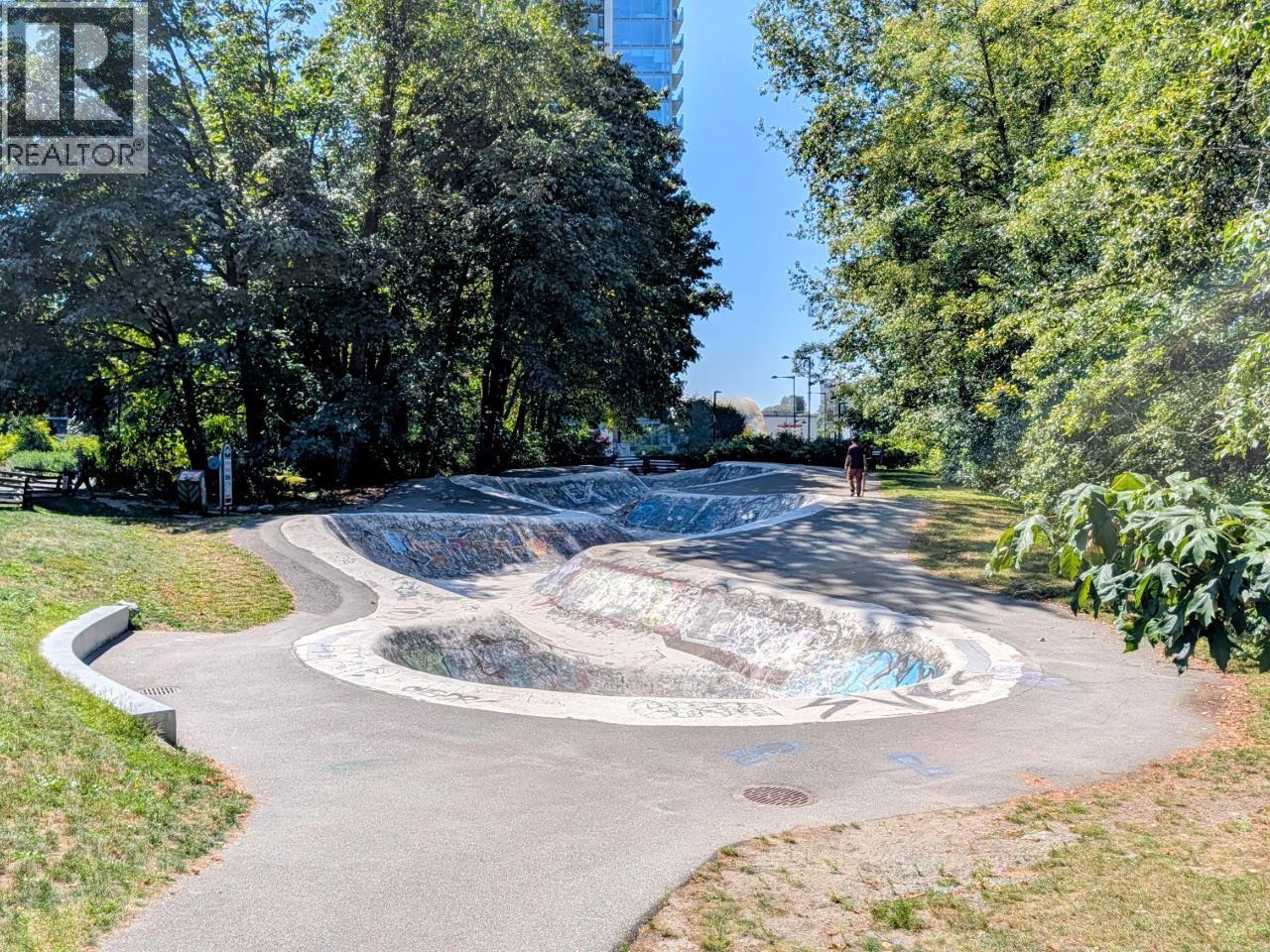 2704 1401 HUNTER STREET, North Vancouver