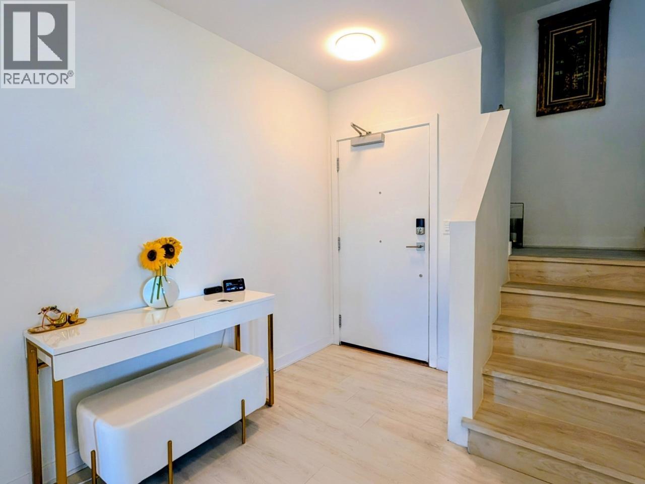 2704 1401 HUNTER STREET, North Vancouver