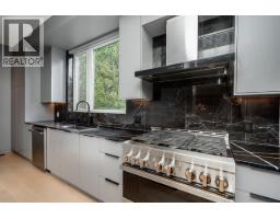 3170 Capstan Crescent, Coquitlam, BC V3C4H2 Photo 9