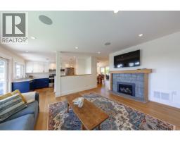 1243 Cloverley Street, North Vancouver, BC V7L1N7 Photo 11