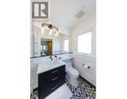 1243 Cloverley Street, North Vancouver, BC V7L1N7 Photo 16