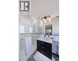 1243 Cloverley Street, North Vancouver, BC V7L1N7 Photo 17