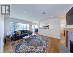 1243 Cloverley Street, North Vancouver, BC V7L1N7 Photo 9