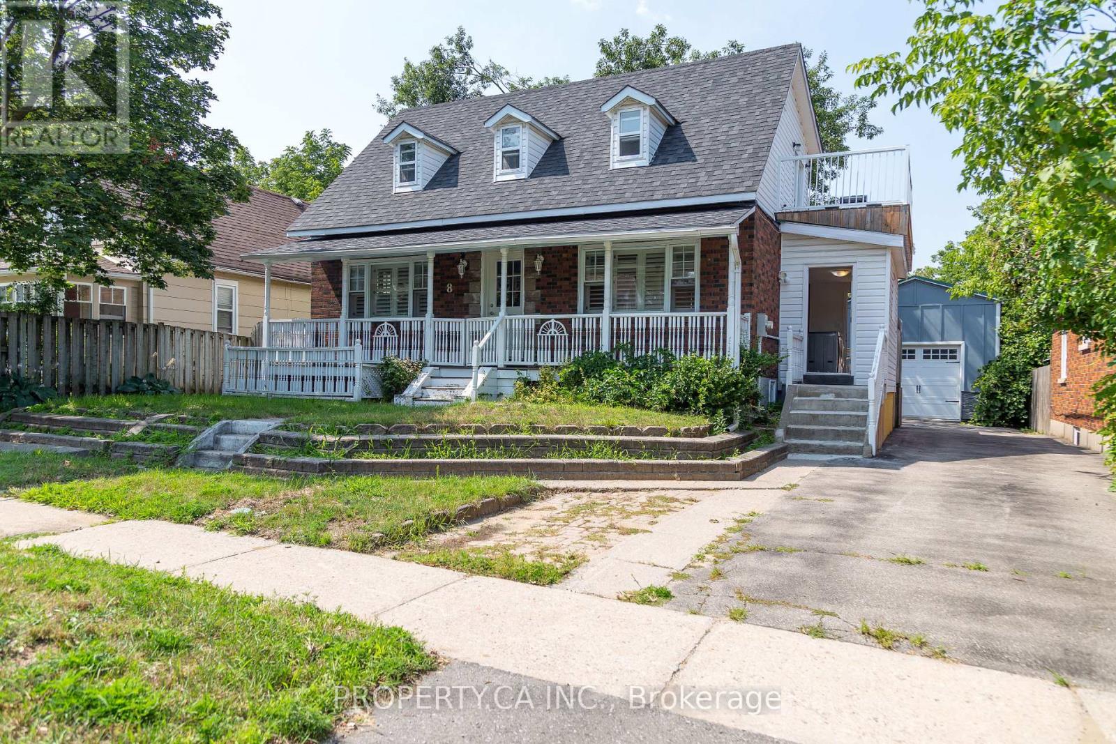 8 DUFFERIN STREET, Barrie (Sanford)
