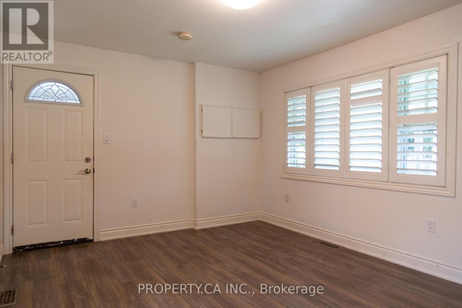 8 DUFFERIN STREET, Barrie (Sanford) — photo 4