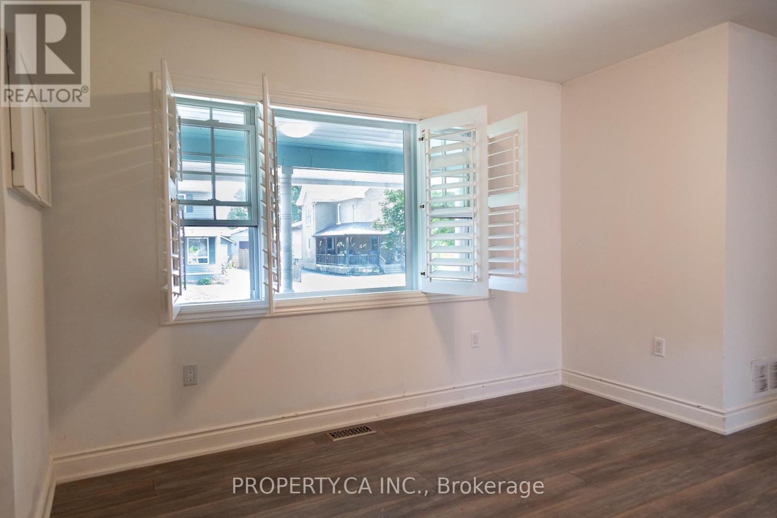 8 DUFFERIN STREET, Barrie (Sanford) — photo 5