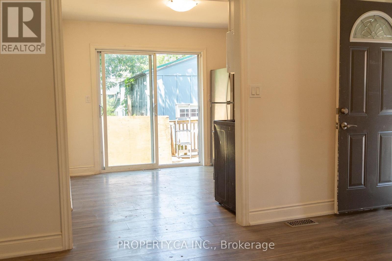 8 DUFFERIN STREET, Barrie (Sanford) — photo 6