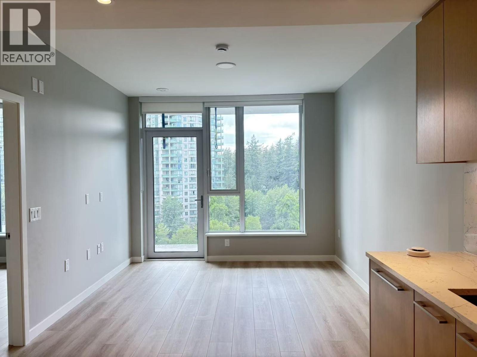 #908 5938 OLIVE Street, Burnaby, British Columbia, V5H2P6, Burnaby, British Columbia — photo 4 of 5