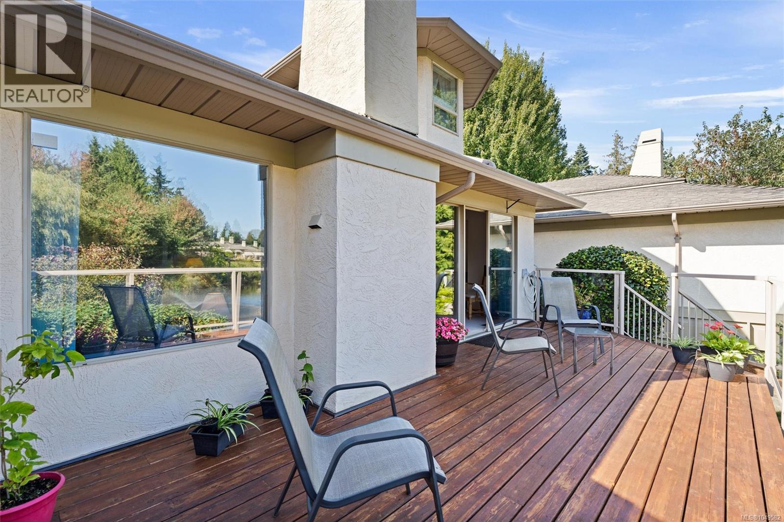 #3 4701 Lochside Dr - 30