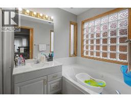 2pc Bathroom - 7212 California Boulevard Ne, Calgary, AB T1Y6X5 Photo 17
