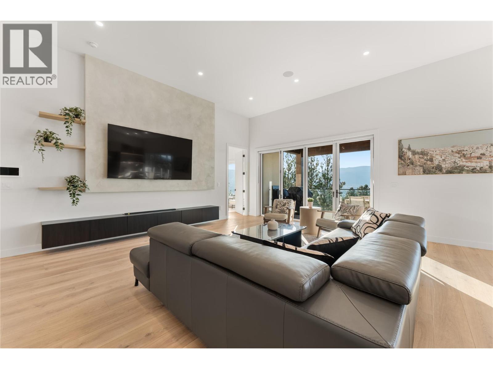 2703 HAWTHORN Drive - 23
