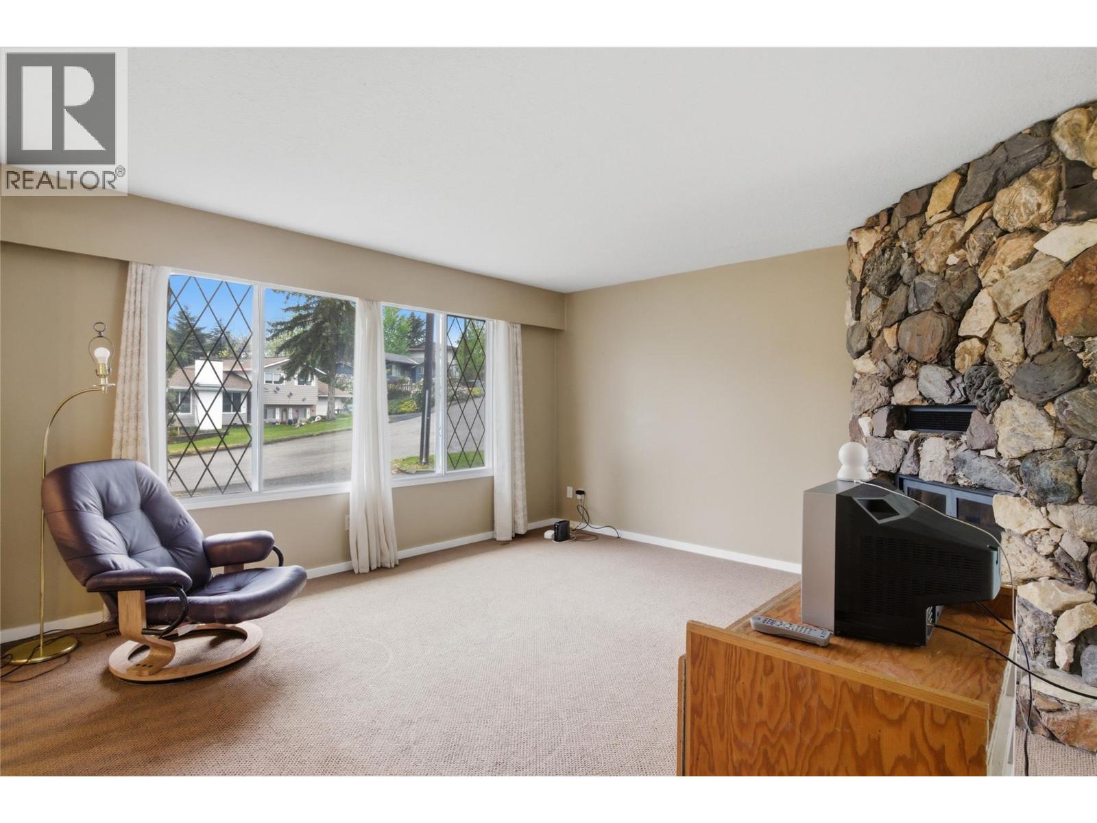 1542 Mt Dufferin Crescent - 9
