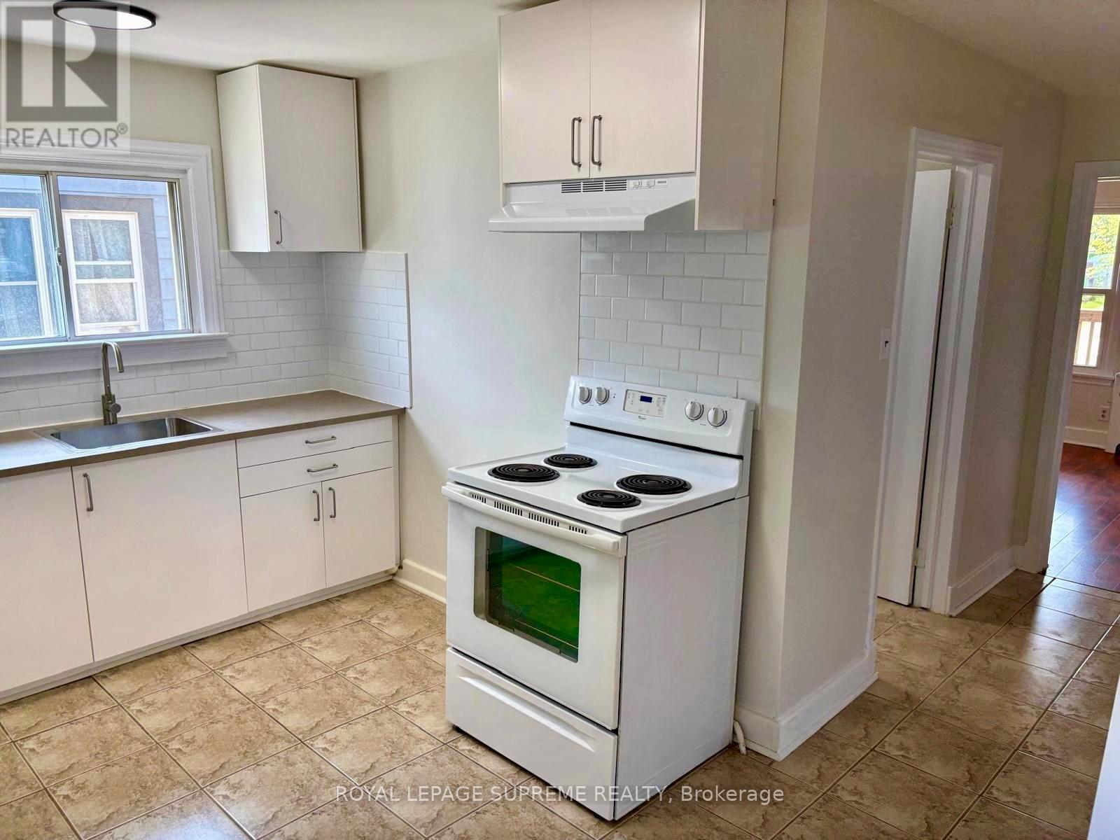 MAIN FLOOR - 30 FOURTH STREET, Welland (Lincoln/Crowland) — photo 9