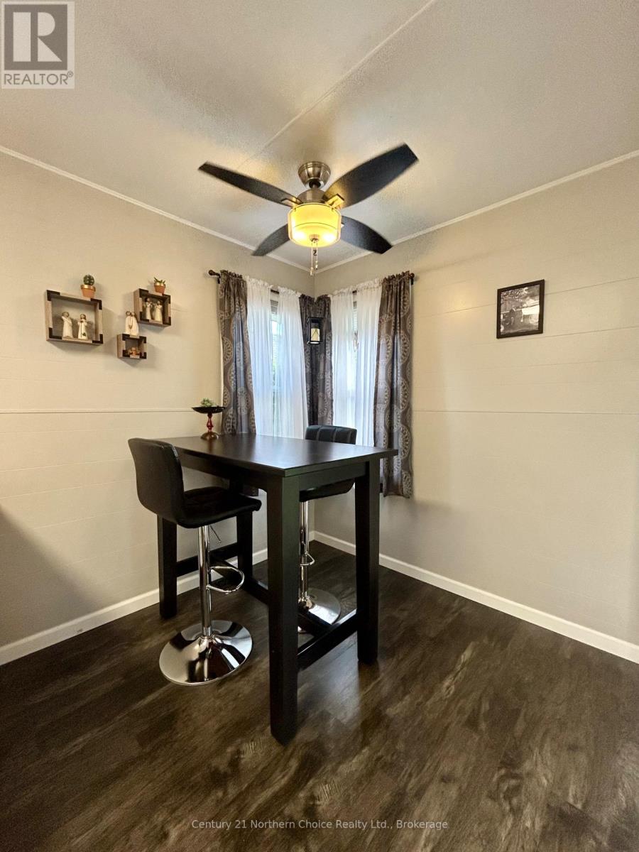 746 THOMPSON STREET - 7
