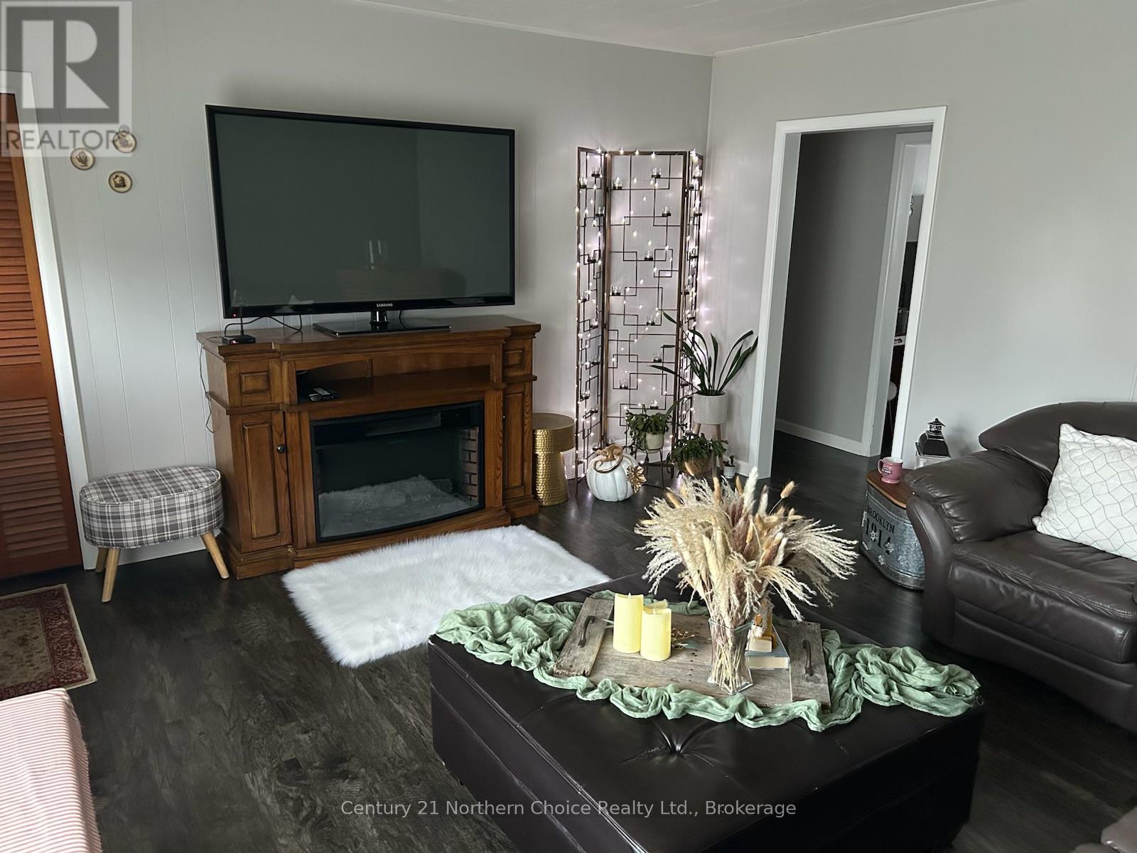 746 THOMPSON STREET - Image 9