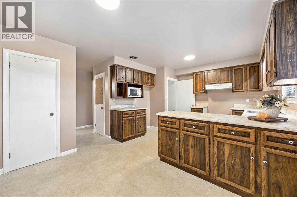6 MASSEY CRESCENT, Sarnia — photo 11