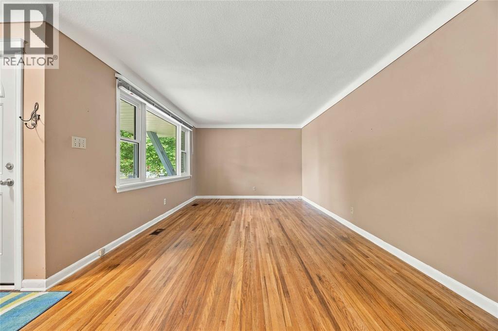 6 MASSEY CRESCENT, Sarnia — photo 4