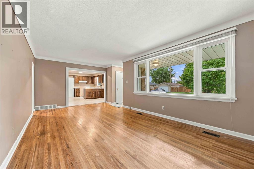 6 MASSEY CRESCENT, Sarnia — photo 5