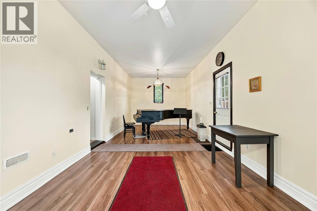 6 MASSEY CRESCENT, Sarnia — photo 7
