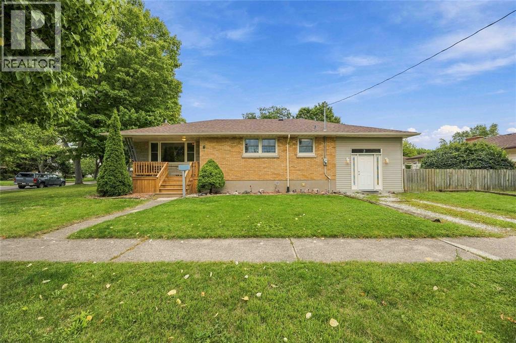 6 MASSEY CRESCENT, Sarnia