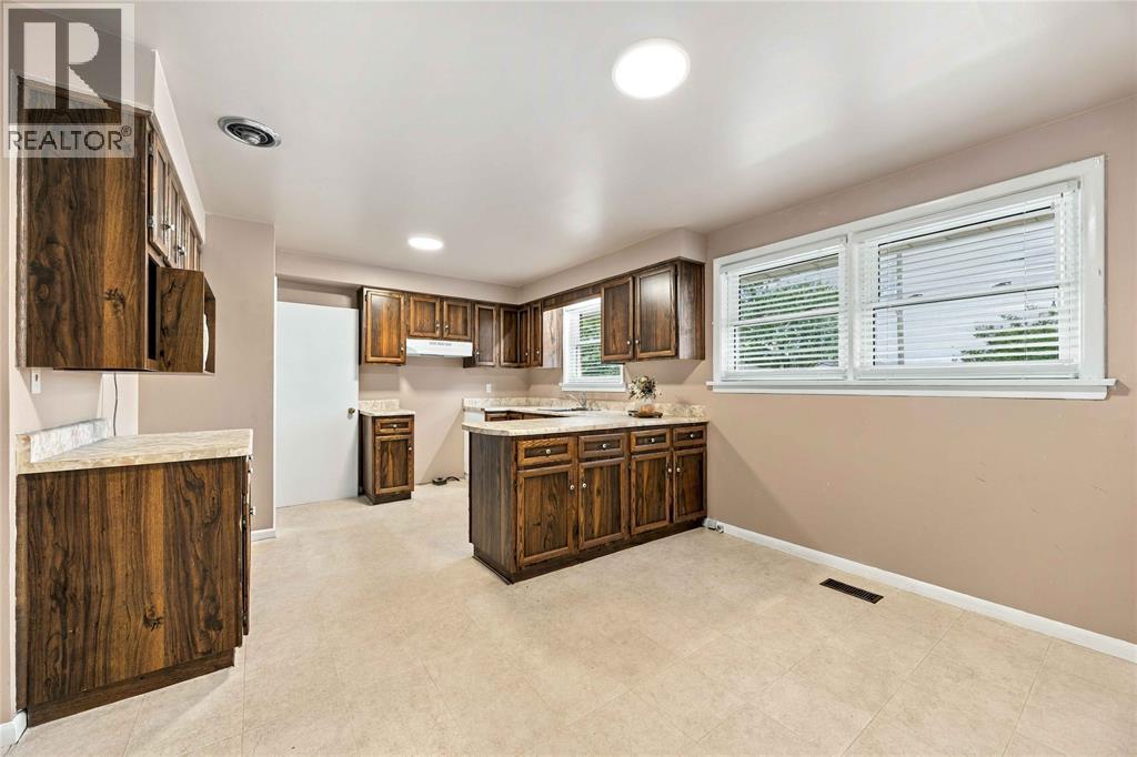 6 MASSEY CRESCENT, Sarnia — photo 10