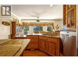 Laundry room - 562 Mountain Drive, Vernon, BC V1H2B7 Photo 10
