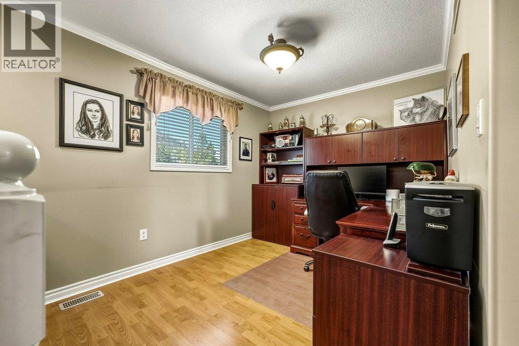 562 Mountain Drive - Image 25