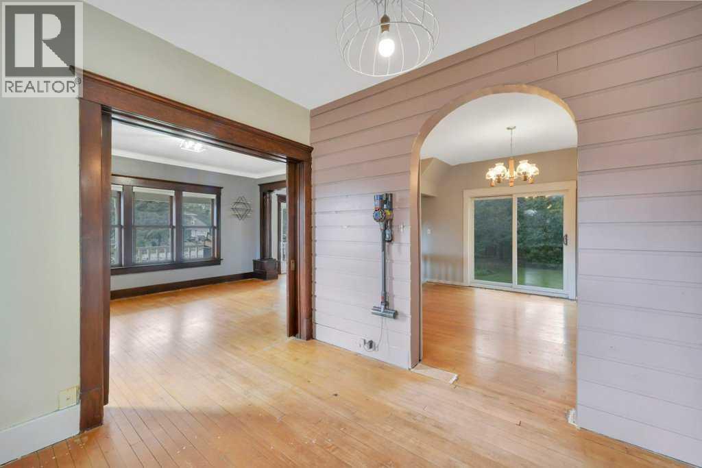 Listing photo – 5301 50 Street, Bentley