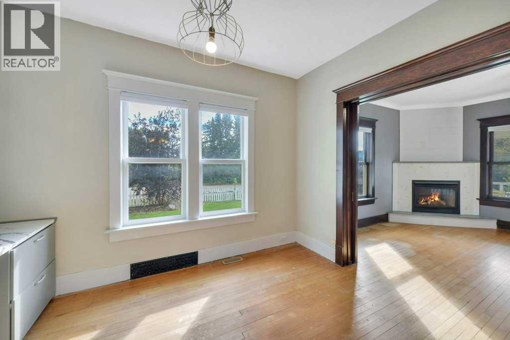 Listing photo – 5301 50 Street, Bentley