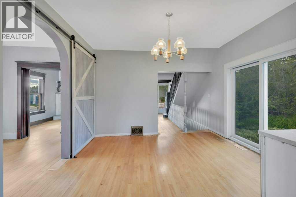 Listing photo – 5301 50 Street, Bentley
