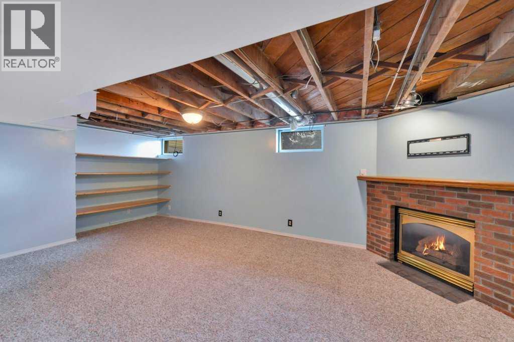 Listing photo – 5301 50 Street, Bentley