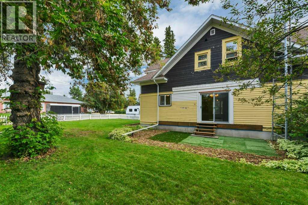 Listing photo – 5301 50 Street, Bentley