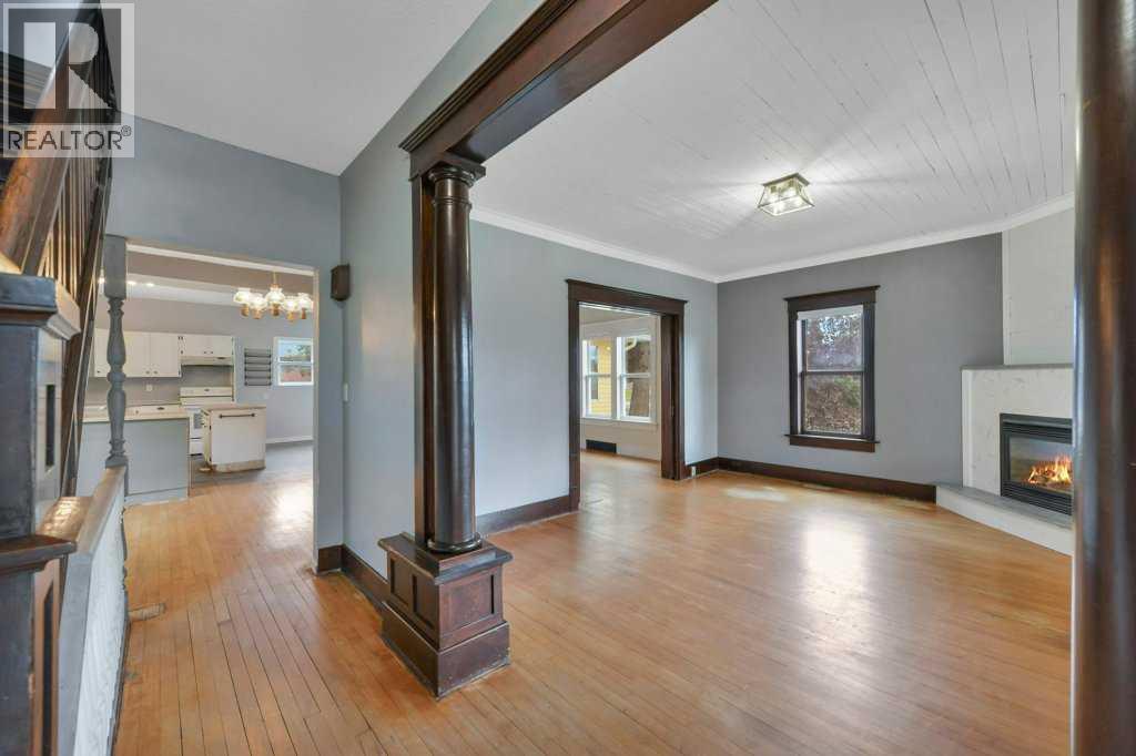 Listing photo – 5301 50 Street, Bentley