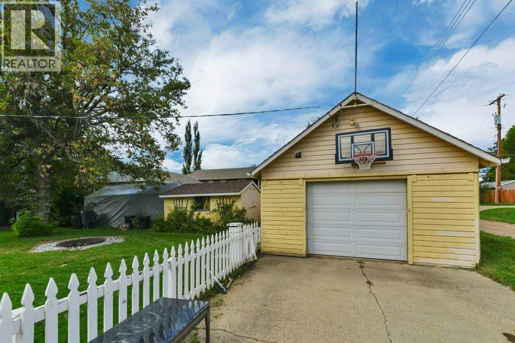 Listing photo – 5301 50 Street, Bentley