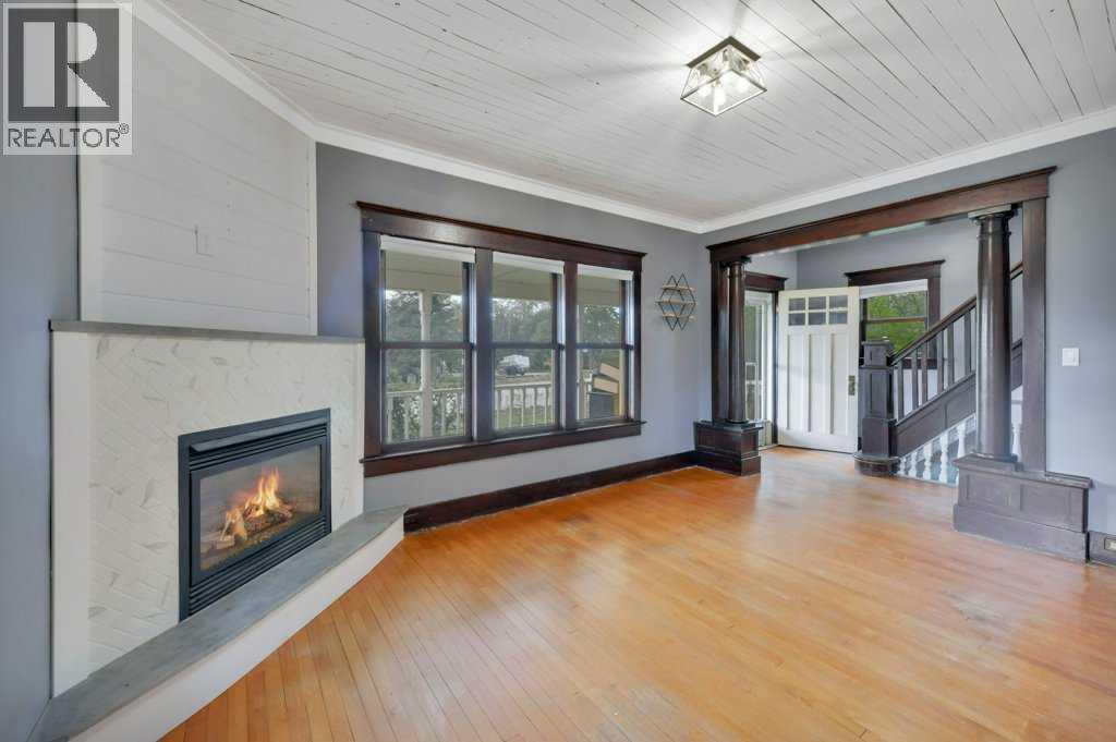 Listing photo – 5301 50 Street, Bentley