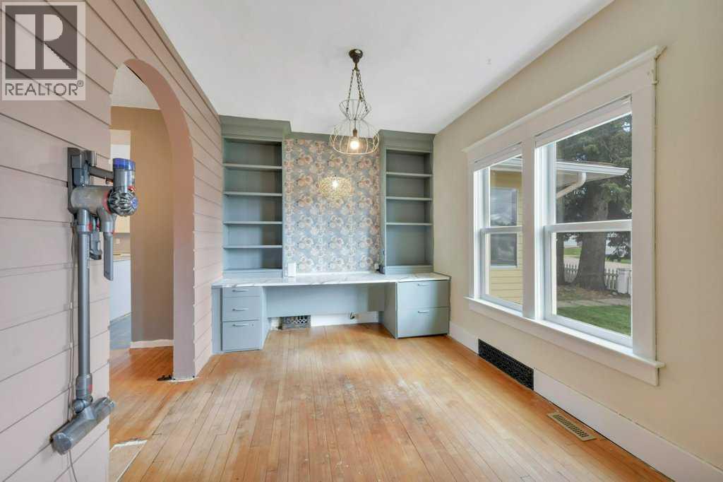 Listing photo – 5301 50 Street, Bentley