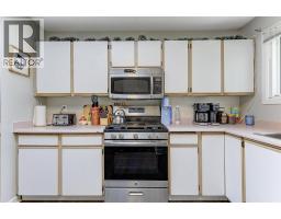 Kitchen - 830 Mitchell Road, Kelowna, BC V1X3W5 Photo 8