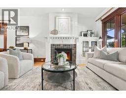 2pc Bathroom - 2127 16 Street Sw, Calgary, AB T2T4E5 Photo 9